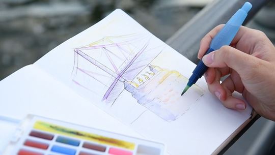 Drawing a colourful bridge with watercolour in pans